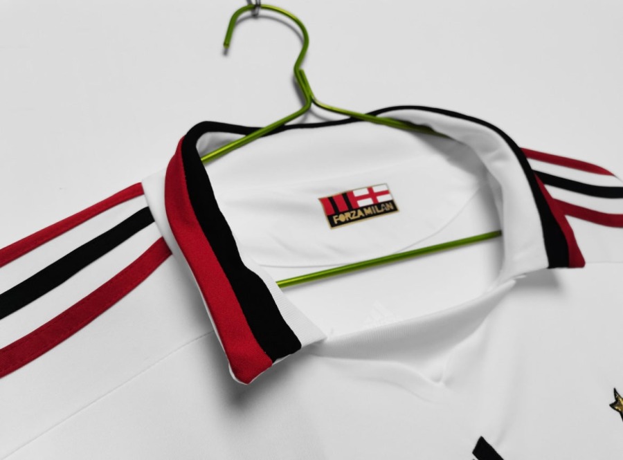 9712D6C9-6AC0-4559-BDC9-ABB00E5ACD26.jpg Maillot AC Milan Extérieur 2009/10