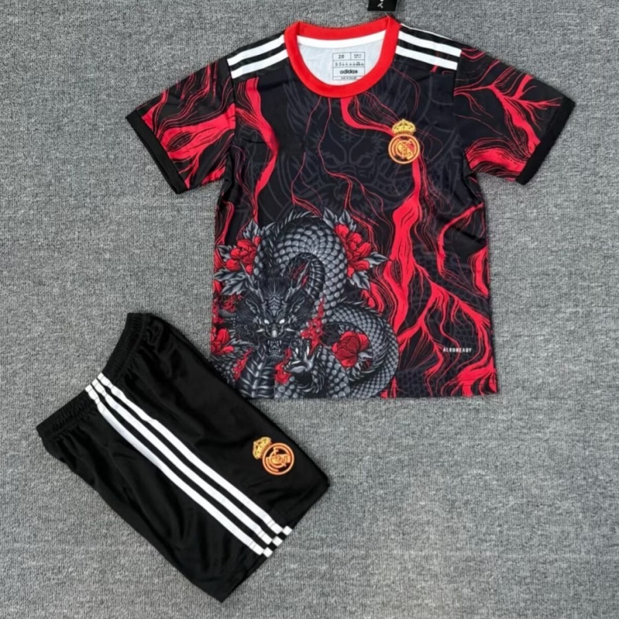 9c13107fcd0f0232de75aa2b10aed518.jpg Camiseta Real Madrid 25/26 Niños Rojo Especial