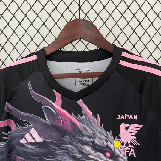 B05889A4-7F03-4087-BDD9-546F6D34EFCE_540x_a0aeb57b-28cf-4706-ae2a-dab249ad77b8.jpg Maillot Japon 2023-2024 édition spéciale dragon