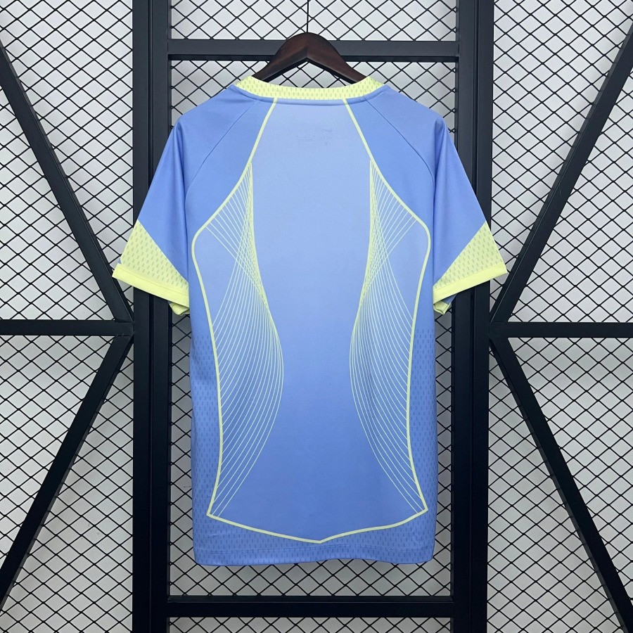 FCBarceloneConceptMauve25_26flocage_jpg.jpg Maillot Barcelone 25/26 Édition Spéciale Bleu Ciel