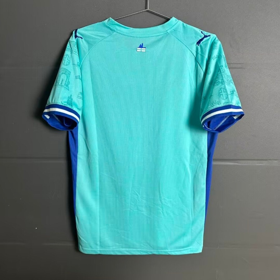 e46a32cef0cbbab46dee874c3e702bff_834f3a84-ce49-4285-895f-f055f520ed72.jpg Maillot Marseille 25/26 Spécial Edition