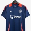 maillot-manchester-united-pre-match-2025-2026 studio v12 Camiseta Manchester United Pre-Match 2025-2026