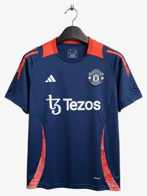 maillot-manchester-united-pre-match-2025-2026 studio v12 Camiseta Manchester United Pre-Match 2025-2026